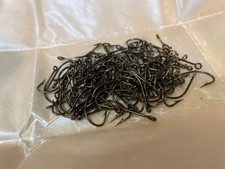 Anciens hameçons de pêche