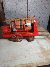 Charrette pompier avec pompe à bras en carton fabrication artisanal