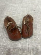 JOLIES CHAUSSURES POUR POUPÉE
