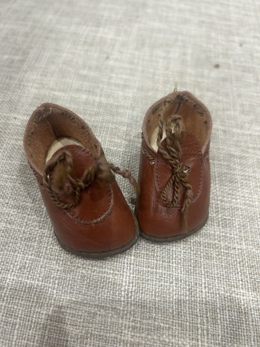 Jolies chaussures pour poupée - jolies,