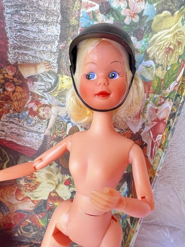 Poupée ancienne sindy - poupée,