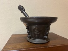 ANCIEN MORTIER EN FONTE ET SON PILON