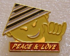 pin's PEACE & LOVE CHAPEAU CHINOIS ASIATIQUE ENFANT vintage pin badge R70