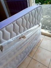 Matelas en mousse en 90, à mémoire de forme n'ayant servi que 2 fois, comme neuf