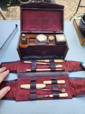 Nécessaire de voyage, toilette ancien XIXe cuir Paris avec flacons et outils