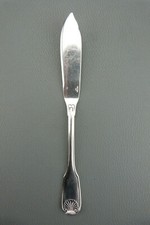 Couteau à poisson en métal argenté CHRISTOFLE, modèle COQUILLE. 