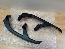 UNE PAIRE DE POIGNEE PASSAGER ARRIERE DARK PETROL YAMAHA T-MAX 560 2023 BBW