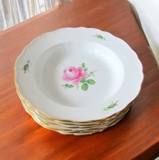 Meissen. 6 assiette creuses en porcelaine décor à la rose, XXe siècle (B)