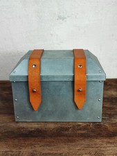 Déco industriel joli coffre en métal brut et cuir rangement décoratif