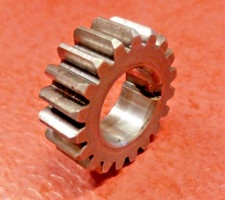 PIGNON DE POMPE A EAU 1745114300 SUZUKI RM 125 1981-1985