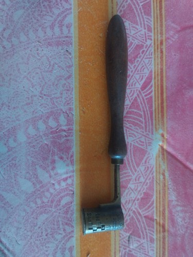 Ancien doseur poudre à - à,