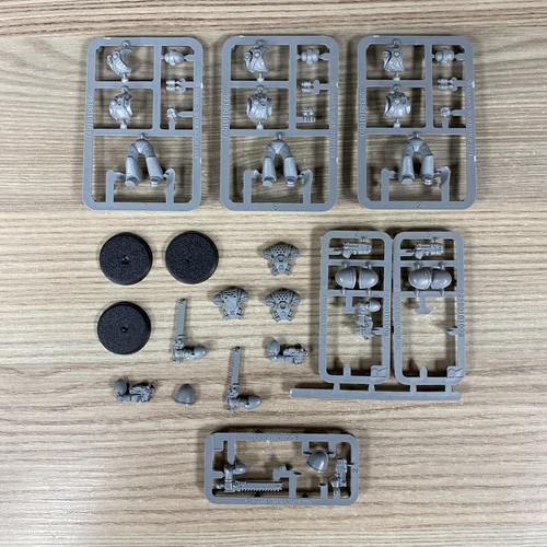 Figurines ultramarines - 3,