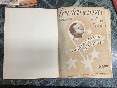 Antique livre avec partitions - livre,