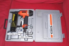 CLOUEUSE AGRAFEUSE PNEUMATIQUE HOLTZ HER 8 BARS 115 PSI EN TRÈS BON ETAT 