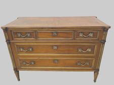 commode Louis XVI en acajou trois tiroirs en façade dessus bois . XIX siècle.