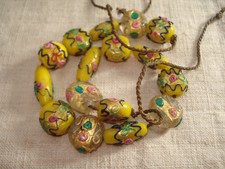 Perles Anciennes en Verre de