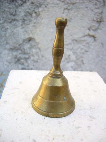 Cloche ancienne bronze - cloche, a
