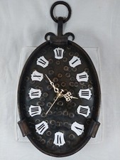 Pendule 60s en Fer Forgé Martelé Assemblée à la Main. Chiffres Émaillés. 