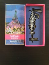 Clé 30 ANS CAST MEMBER