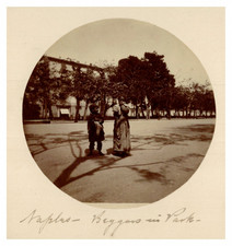 Italie, Naples, Enfants dans un parc de Naples  Original vintage print. Tirage