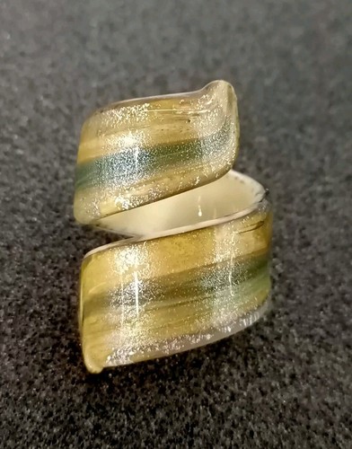 Ancienne bague ruban verre - en,