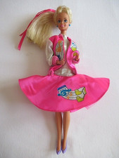 BARBIE en ENSEMBLE DISCO avec BOUCLES D'OREILLES des années 80-90 - 255-1-3