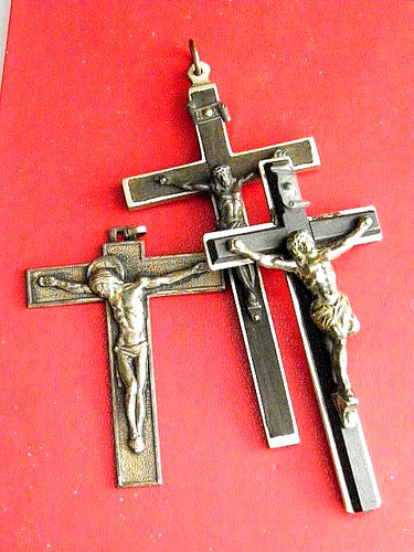 Lot grands crucifix - 3,