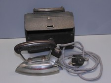 -ANCIEN FER A REPASSER CALOR dans son Coffret CARTON BOUILLI Poignée BAKELITE  D