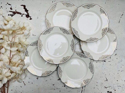 Ensemble assiettes à - de,