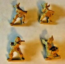 Figurines et armes et bases de