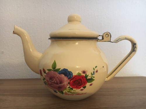 Théière émaillée vintage