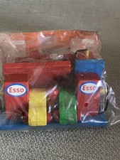 Station Service  Pub Esso , Camion Citerne Jouet Ancien État Neuf Héros Germany