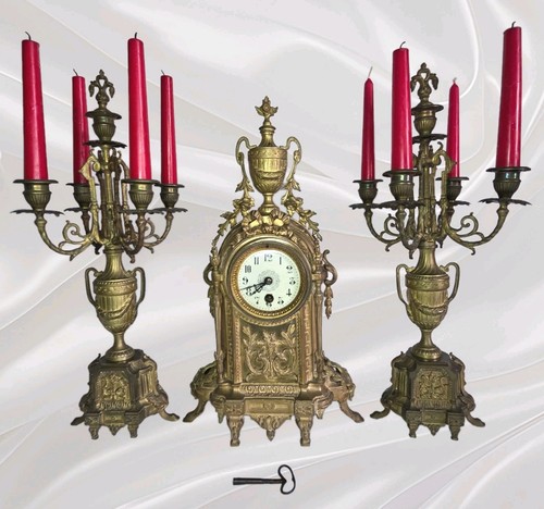 05m33 ancienne horloge - horloge, en
