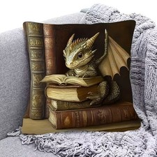 Housse de coussin BEBE DRAGON LISANT UN LIVRE 45 cm DRAGON FANTASTIQUE