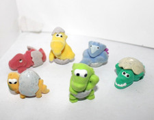 kinder surprise   LES BEBES DINOSAURE PELUCHE    ANNEE 2018 SERIE COMPLETE
