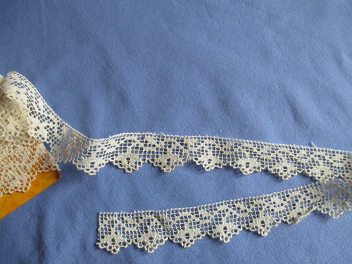 Etroite dentelle ancienne - , 1900
