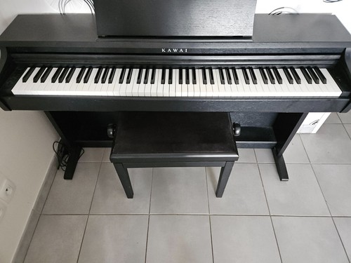 Piano droit numérique - droit, kawai