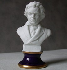 Joli BUSTE en porcelaine de