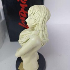Figurine statue buste casca