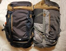 Sac à dos de trekking de type Forclaz . Capacité 70 l à ouverture type valise