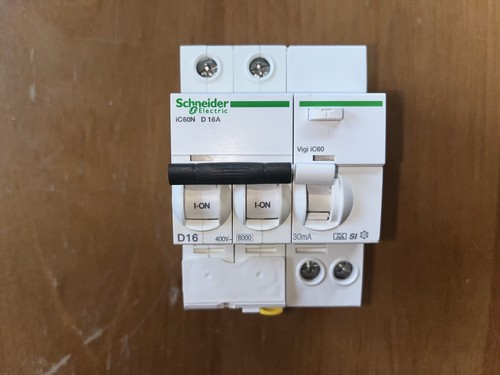 Disjoncteur a9f75216 - disjoncteur,