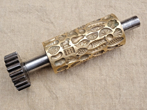 Ancien outil rouleau bronze