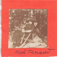 ANCIENNE PHOTOGRAPHIE CONTRECOLLEE SUR CARTON 1913 JEUNE FEMME CHAISE LONGUE