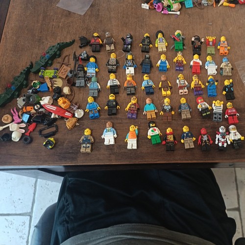 Lot figurines lego - lot,