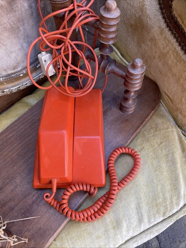 Téléphone vintage orange - vintage,