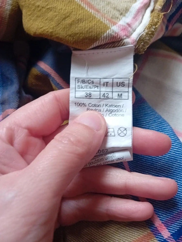 Une chemise carreau pour - une,