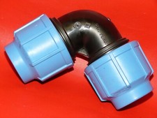 Raccord coudé égal tube tuyau PE 16mm