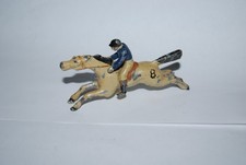 CHEVAL BEIGE DE COURSE EN