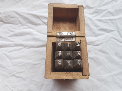 Lot ancien chiffre - numéro, à