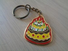 PORTE CLE METAL EMAILLE GATEAU